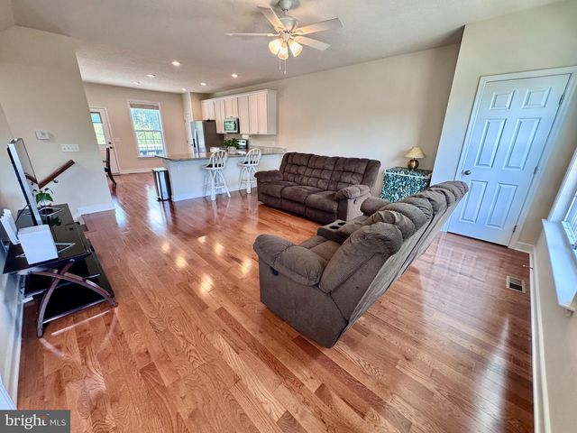 1008 WICKLOW DR, Fredericksburg, VA 22401