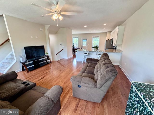 1008 WICKLOW DR, Fredericksburg, VA 22401