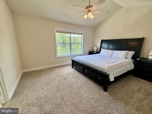 1008 WICKLOW DR, Fredericksburg, VA 22401