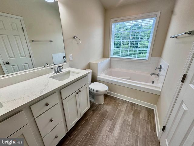 1008 WICKLOW DR, Fredericksburg, VA 22401
