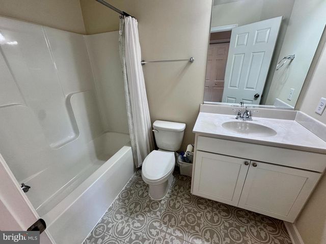 1008 WICKLOW DR, Fredericksburg, VA 22401