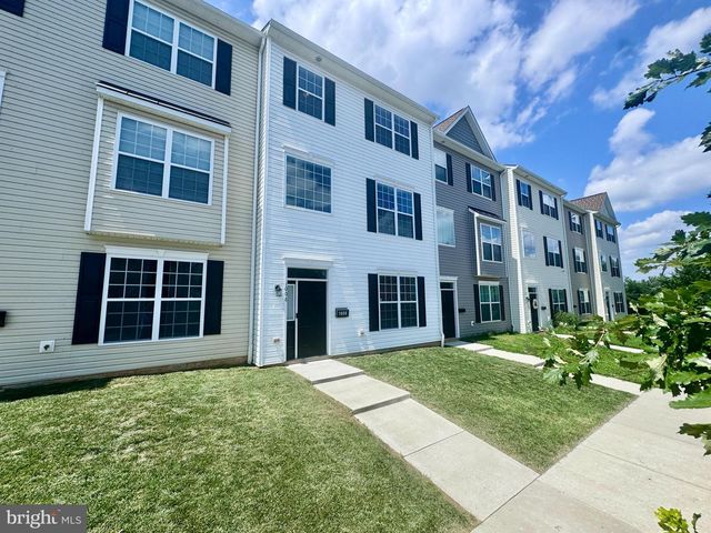 1008 WICKLOW DR, Fredericksburg, VA 22401