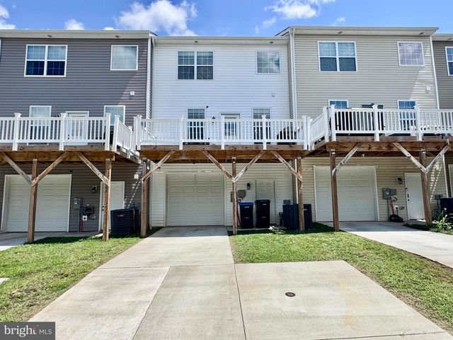 1008 WICKLOW DR, Fredericksburg, VA 22401