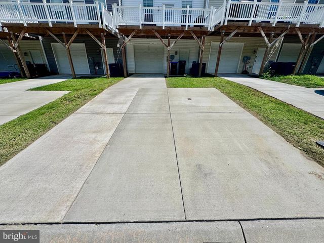 1008 WICKLOW DR, Fredericksburg, VA 22401