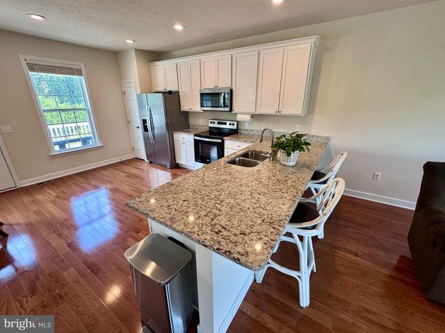 1008 WICKLOW DR, Fredericksburg, VA 22401