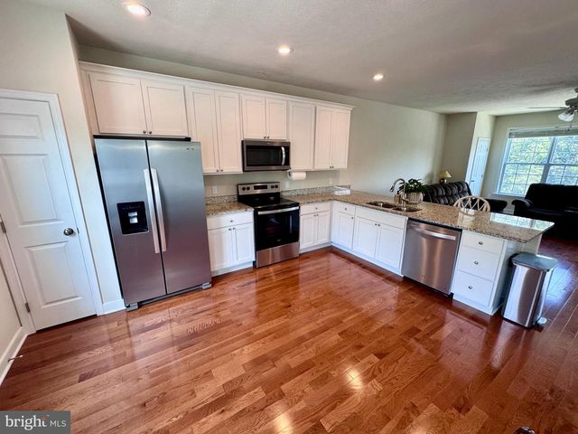 1008 WICKLOW DR, Fredericksburg, VA 22401