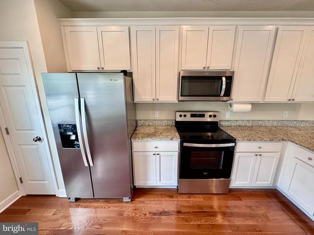 1008 WICKLOW DR, Fredericksburg, VA 22401