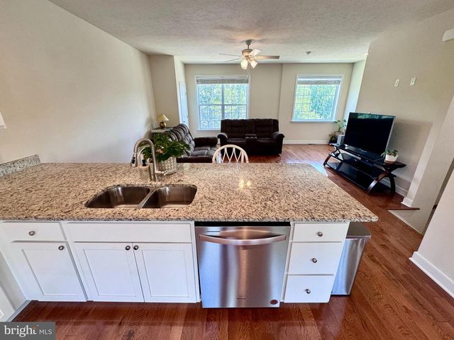1008 WICKLOW DR, Fredericksburg, VA 22401
