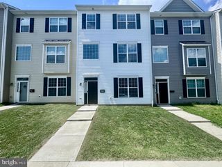 1008 WICKLOW DR, Fredericksburg, VA 22401