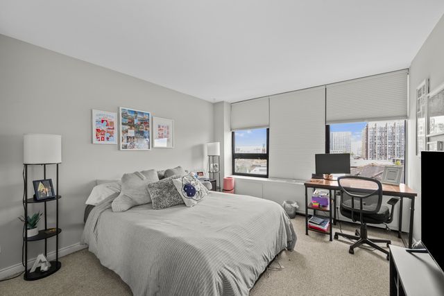 3930 N Pine Grove Avenue 903, Chicago, IL 60613
