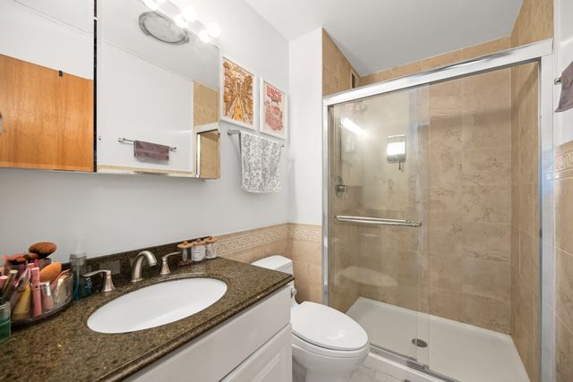 3930 N Pine Grove Avenue 903, Chicago, IL 60613