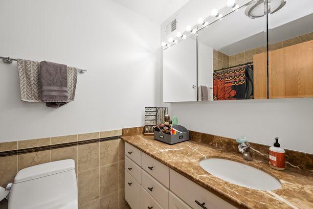 3930 N Pine Grove Avenue 903, Chicago, IL 60613