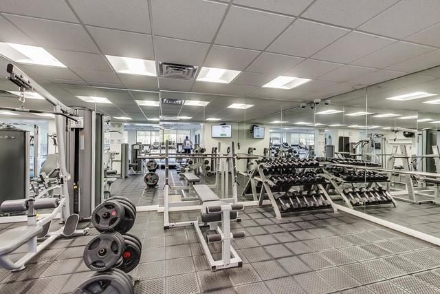 3930 N Pine Grove Avenue 903, Chicago, IL 60613