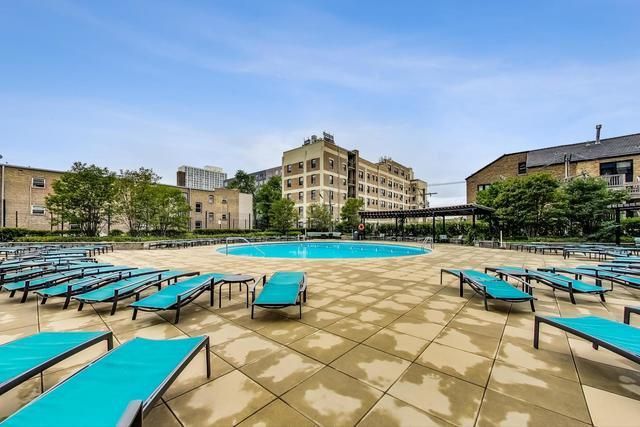 3930 N Pine Grove Avenue 903, Chicago, IL 60613