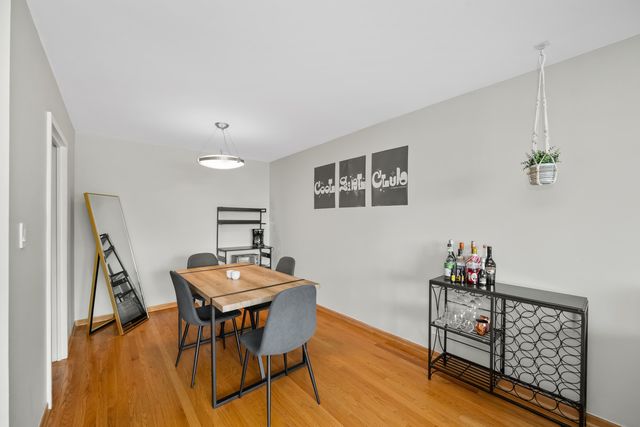3930 N Pine Grove Avenue 903, Chicago, IL 60613