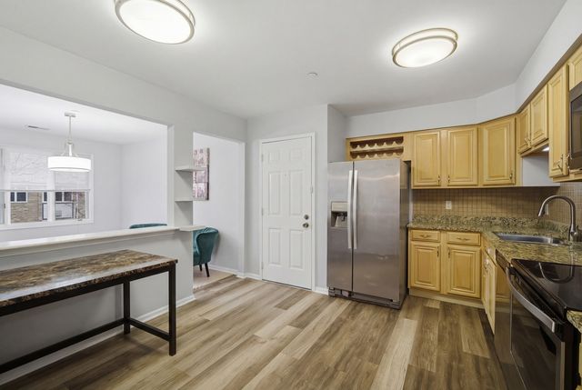 2113 Ammer Ridge Court 301, Glenview, IL 60025