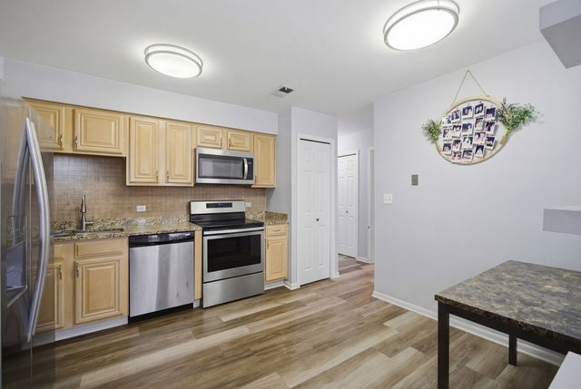 2113 Ammer Ridge Court 301, Glenview, IL 60025