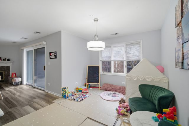 2113 Ammer Ridge Court 301, Glenview, IL 60025