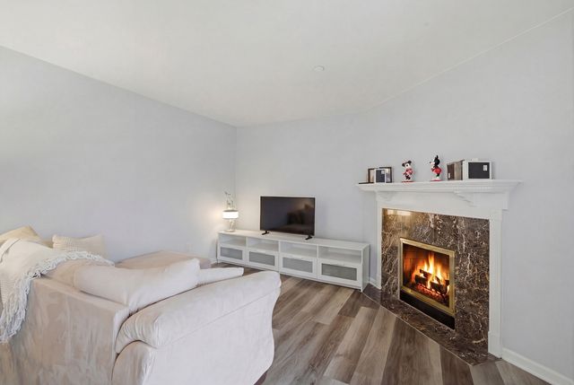 2113 Ammer Ridge Court 301, Glenview, IL 60025