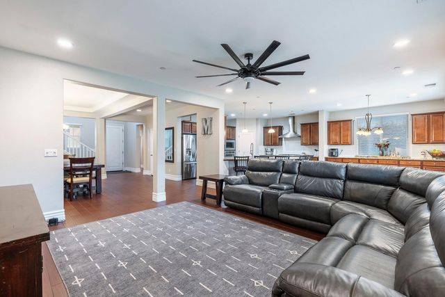 1047 Maine Avenue, Clovis, CA 93619