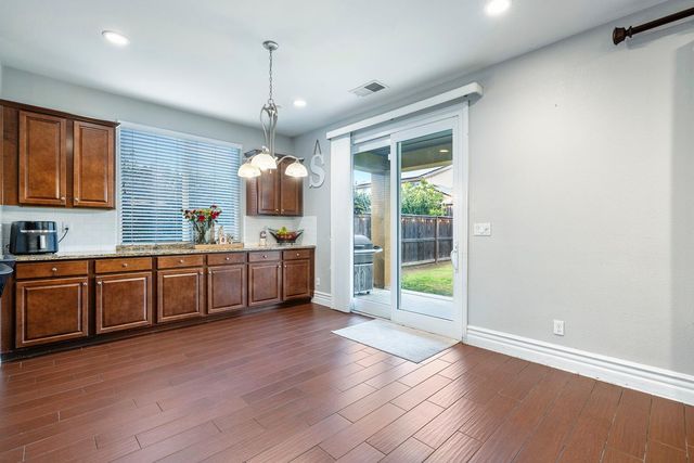 1047 Maine Avenue, Clovis, CA 93619