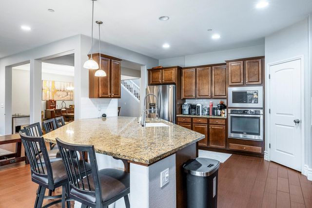 1047 Maine Avenue, Clovis, CA 93619