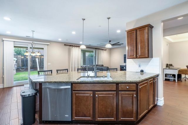 1047 Maine Avenue, Clovis, CA 93619