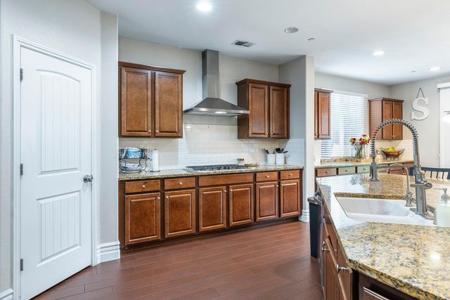 1047 Maine Avenue, Clovis, CA 93619