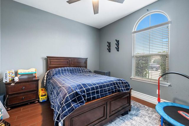 1047 Maine Avenue, Clovis, CA 93619