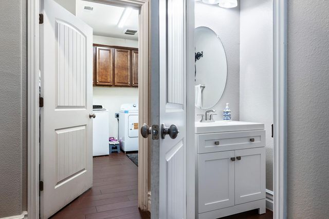 1047 Maine Avenue, Clovis, CA 93619