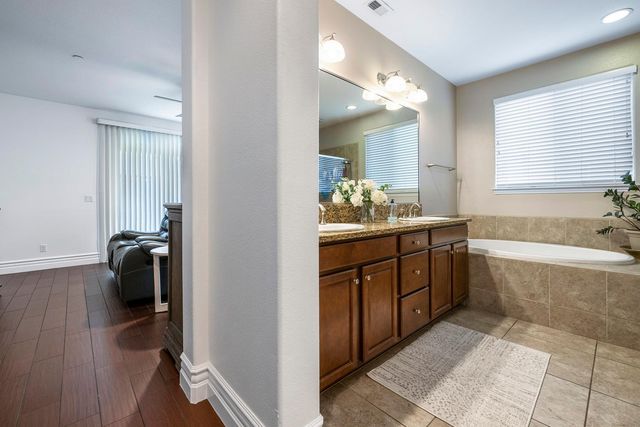 1047 Maine Avenue, Clovis, CA 93619