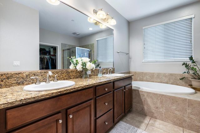 1047 Maine Avenue, Clovis, CA 93619