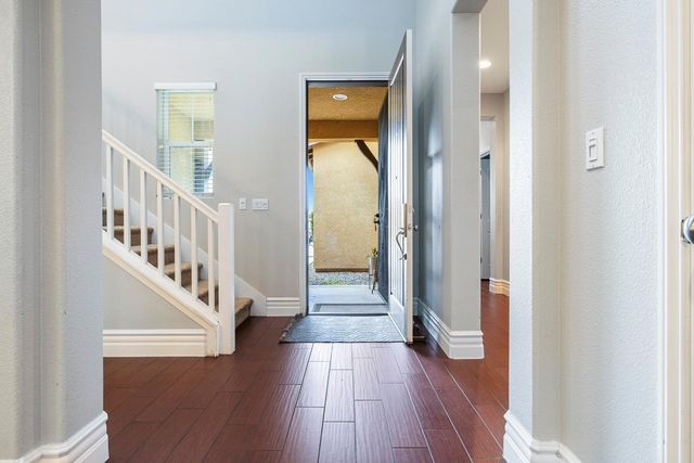 1047 Maine Avenue, Clovis, CA 93619