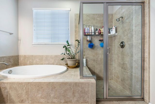 1047 Maine Avenue, Clovis, CA 93619