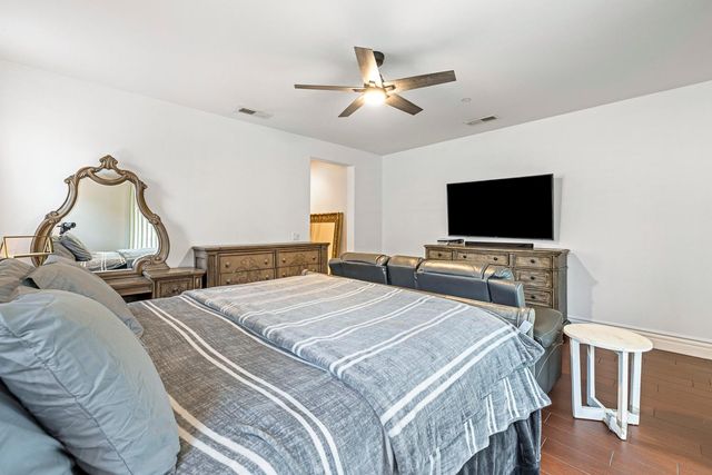 1047 Maine Avenue, Clovis, CA 93619