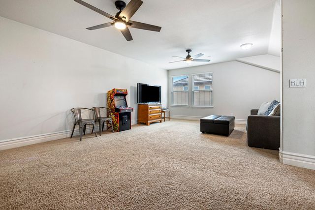 1047 Maine Avenue, Clovis, CA 93619