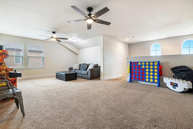 1047 Maine Avenue, Clovis, CA 93619