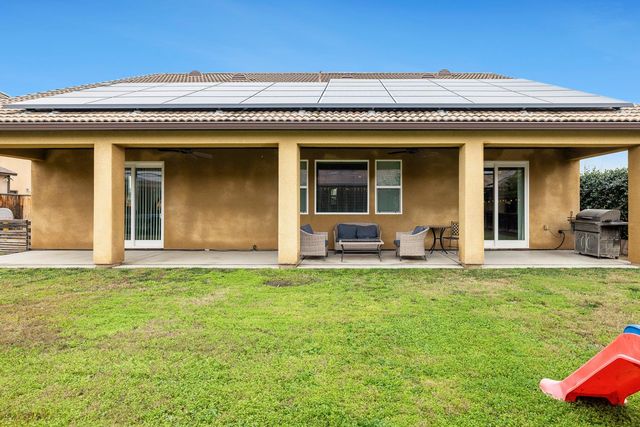 1047 Maine Avenue, Clovis, CA 93619