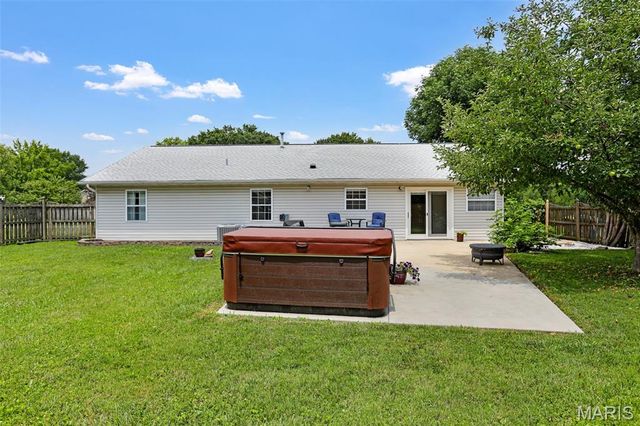 1092 Barbados Drive, Edwardsville, IL 62025