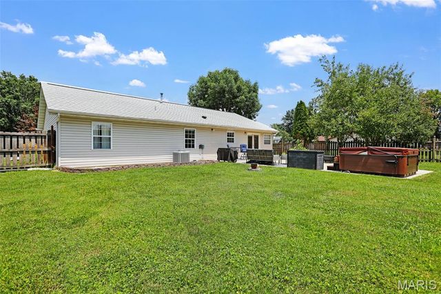 1092 Barbados Drive, Edwardsville, IL 62025
