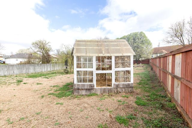 1032 Donoho Dr, Old Hickory, TN 37138