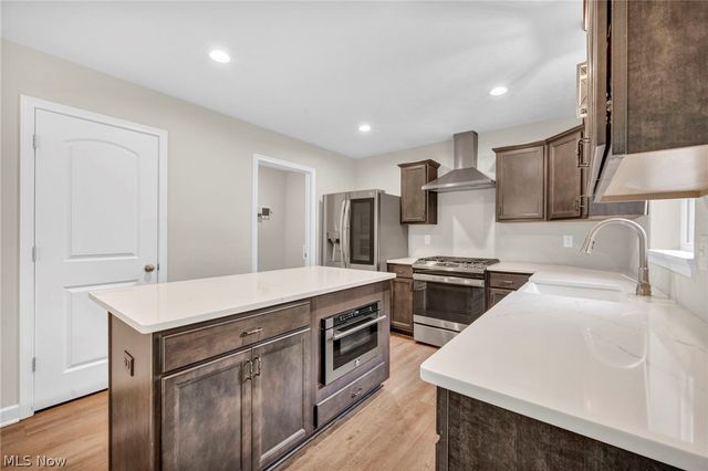 6823 Glendale Road, North Ridgeville, OH 44039