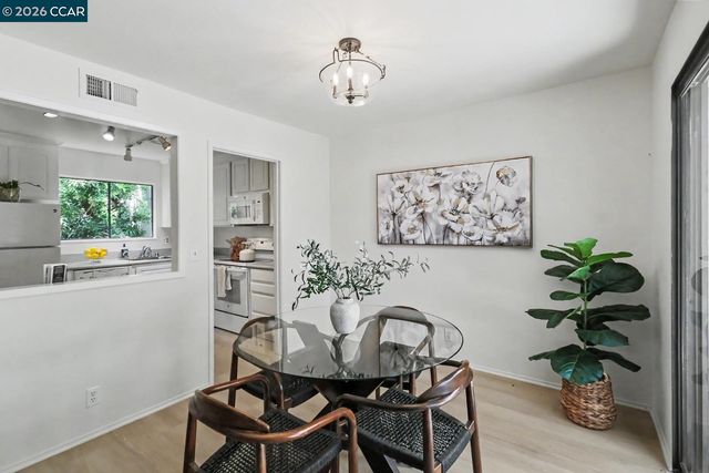 378 Camelback Rd, Pleasant Hill, CA 94523
