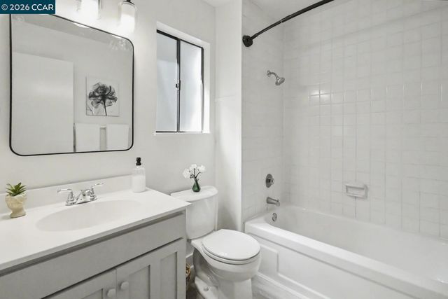 378 Camelback Rd, Pleasant Hill, CA 94523
