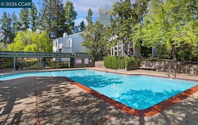 378 Camelback Rd, Pleasant Hill, CA 94523