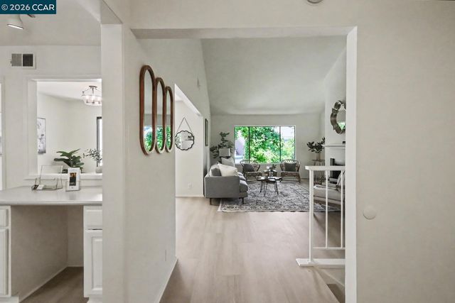 378 Camelback Rd, Pleasant Hill, CA 94523