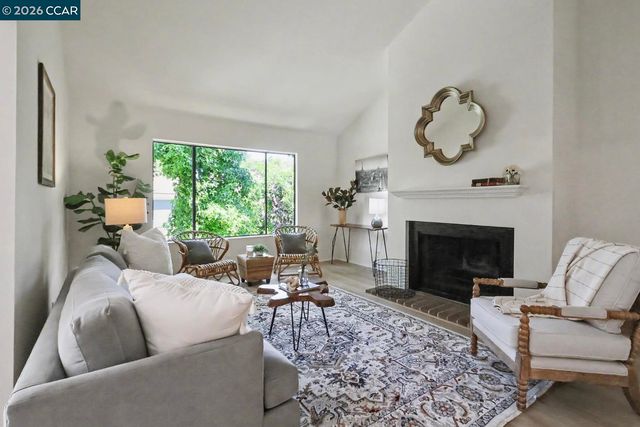 378 Camelback Rd, Pleasant Hill, CA 94523