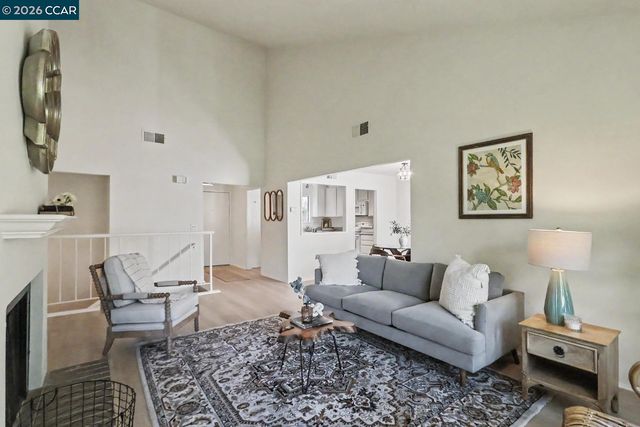 378 Camelback Rd, Pleasant Hill, CA 94523