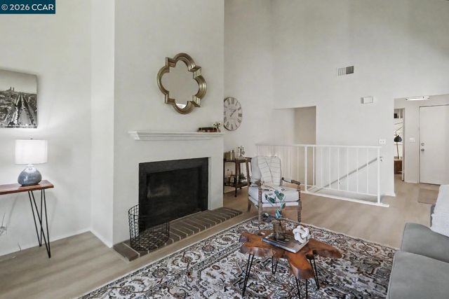 378 Camelback Rd, Pleasant Hill, CA 94523
