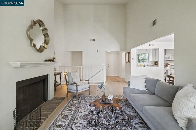 378 Camelback Rd, Pleasant Hill, CA 94523
